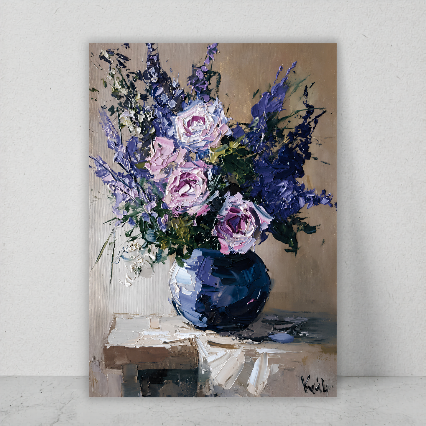 Rosas Lavanda en Jarrón Azul (Vertical)